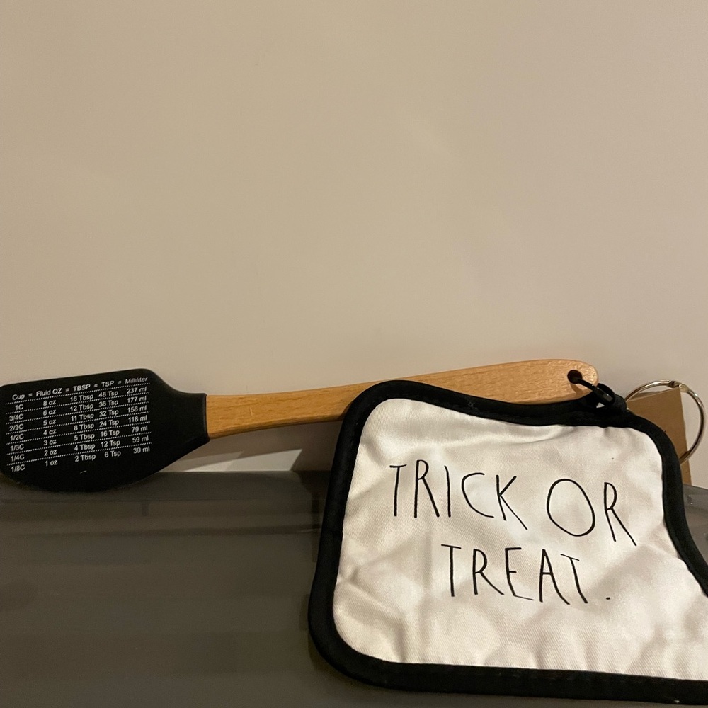 Rae Dunn TRICK OR TREAT Oven Mitt and Spatula BRAND NEW!!